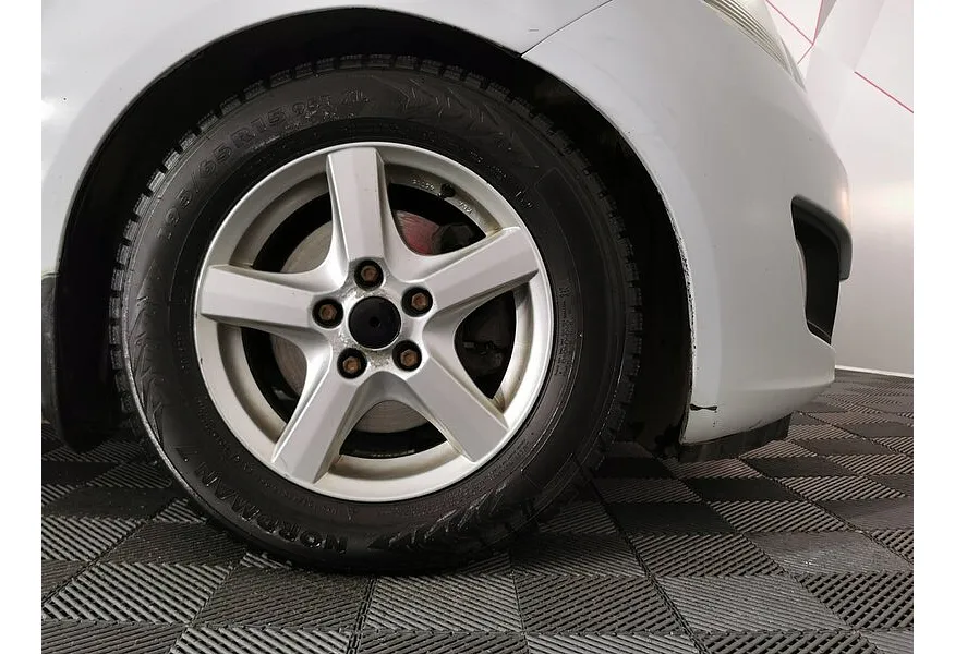 Kia Venga 1.6 AT (125 л.с.) Белый в АВИЛОН. Слайд №9