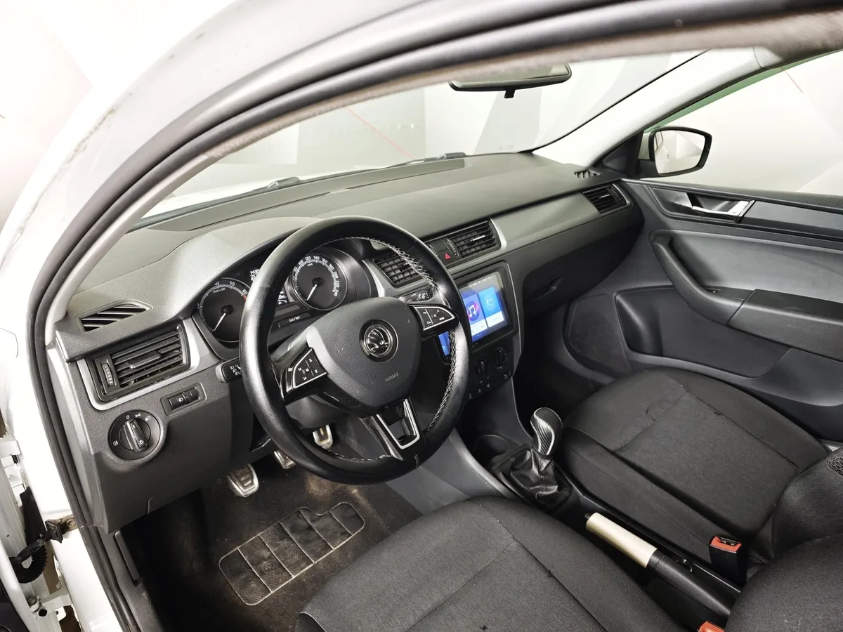 Skoda Rapid 1.6 MT (90 л.с.) Белый в АВИЛОН. Слайд №17