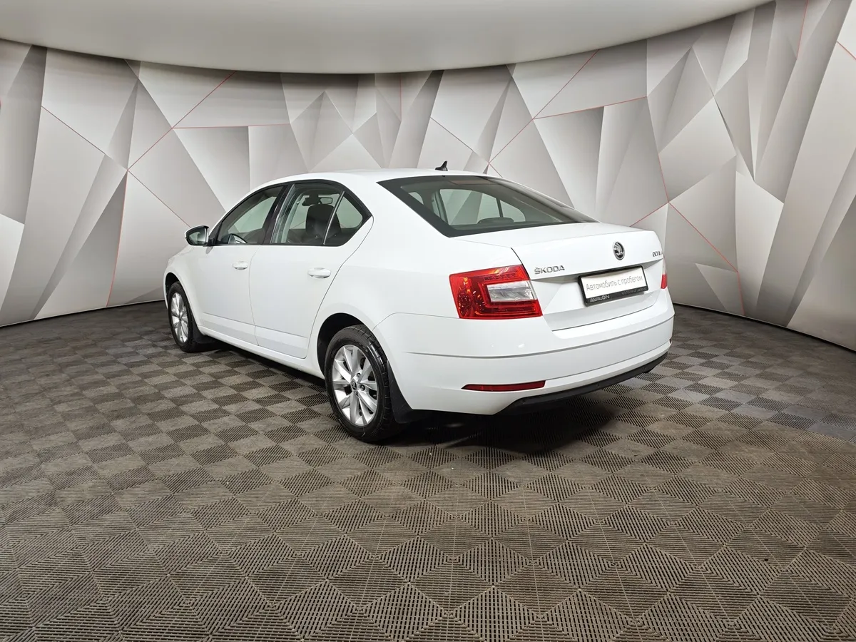 Skoda Octavia 1.6 MPI MT (110 л.с.) Белый в АВИЛОН. Слайд №4