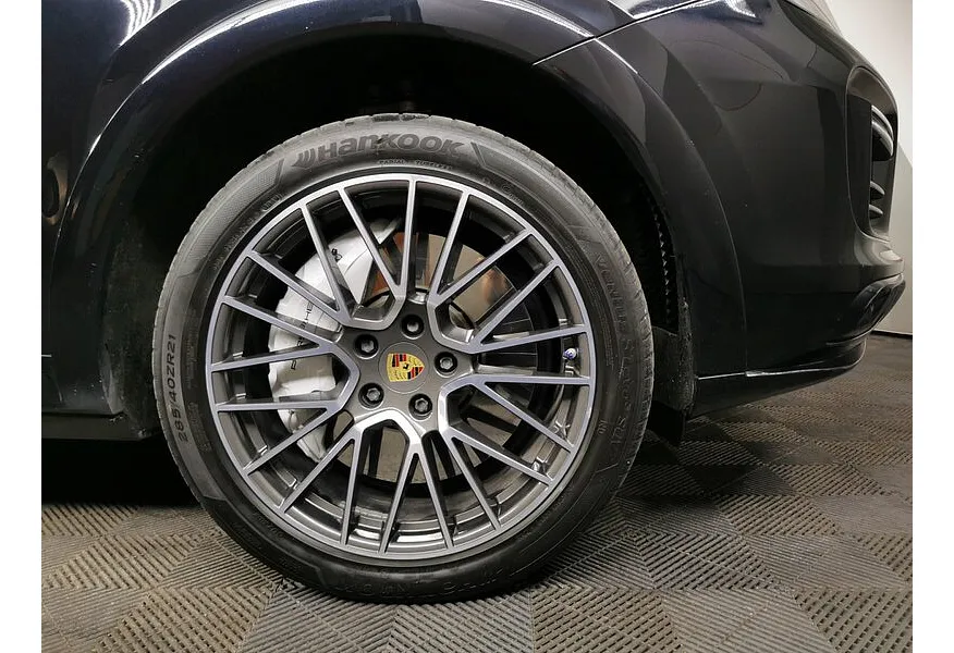 Porsche Cayenne Turbo 4.0 Tiptronic AWD (550 л.с.) Черный в АВИЛОН. Слайд №9