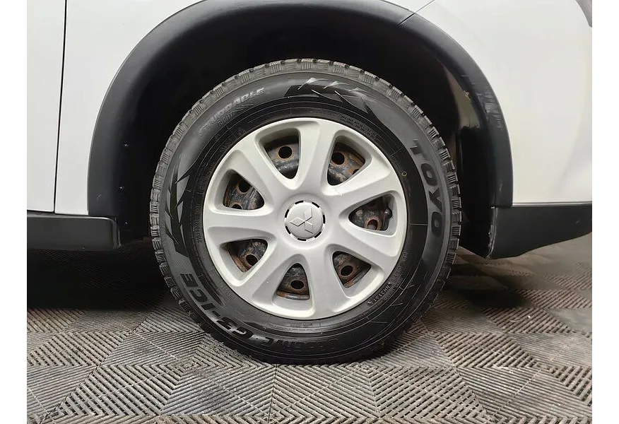 Mitsubishi Outlander 2.0 CVT 4WD (146 л.с.) Белый в АВИЛОН. Слайд №9