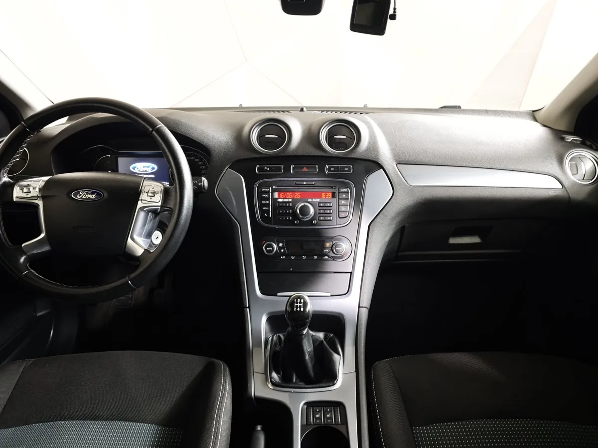 Ford Mondeo 2.0 MT (145 л.с.) Черный в АВИЛОН. Слайд №13