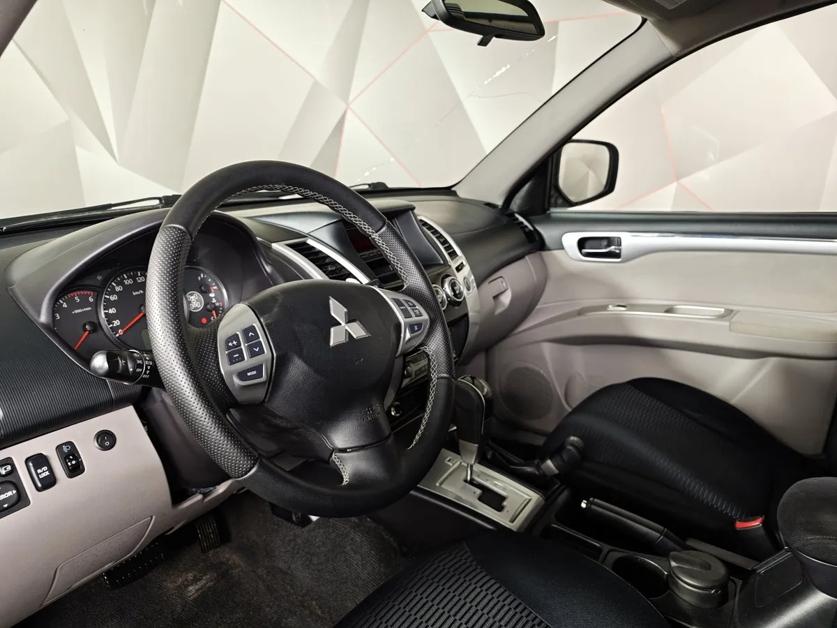 Mitsubishi Pajero Sport 2.5 DI-D AT AWD (178 л.с.) Серый в АВИЛОН. Слайд №19