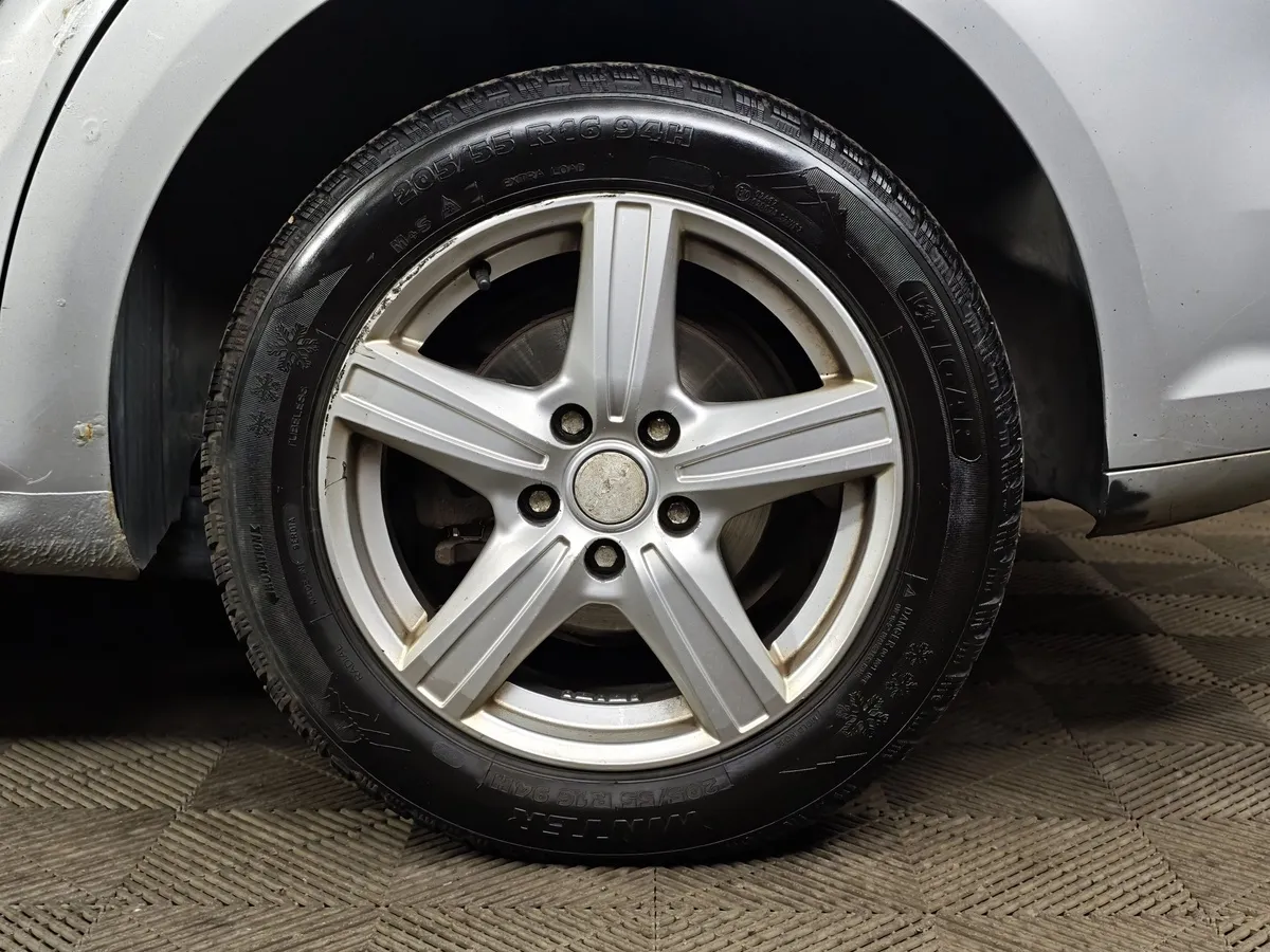 Volkswagen Touran 2.0 TDI DSG (110 л.с.) Highline Серебристый в АВИЛОН. Слайд №9