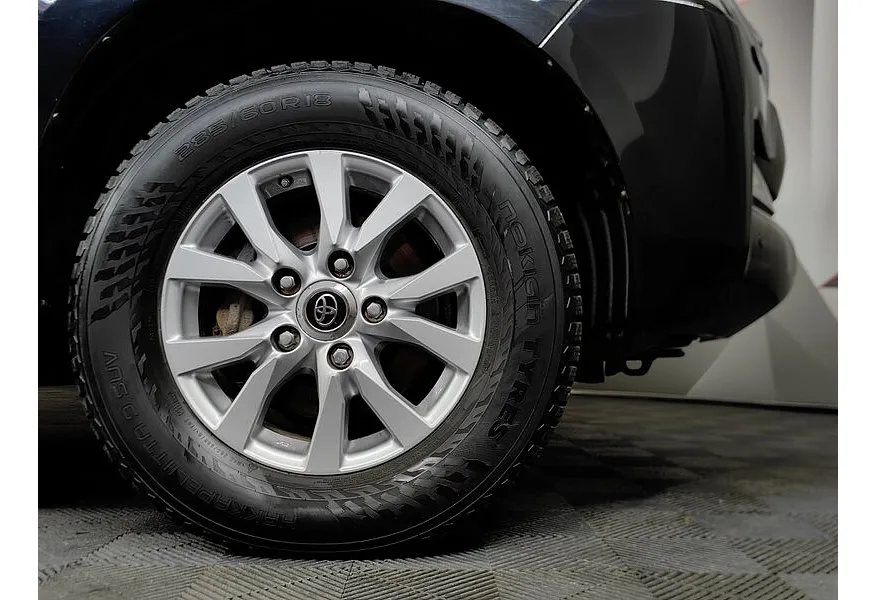 Toyota Land Cruiser 4.5 TD AT (249 л.с.) Черный в АВИЛОН. Слайд №9