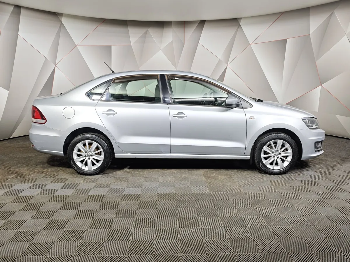 Volkswagen Polo 1.6 MT (105 л.с.) Серебристый в АВИЛОН. Слайд №6