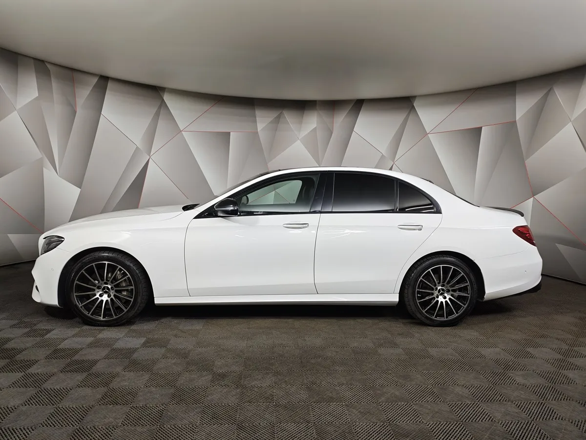 Mercedes-Benz E-Класс E 300 9G-TRONIC (245 л.с.) Sport Plus Белый в АВИЛОН. Слайд №5