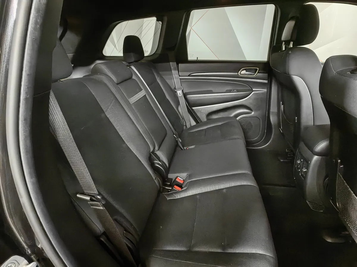 Jeep Grand Cherokee 3.0 TD AT (241 л.с.) Черный в АВИЛОН. Слайд №15