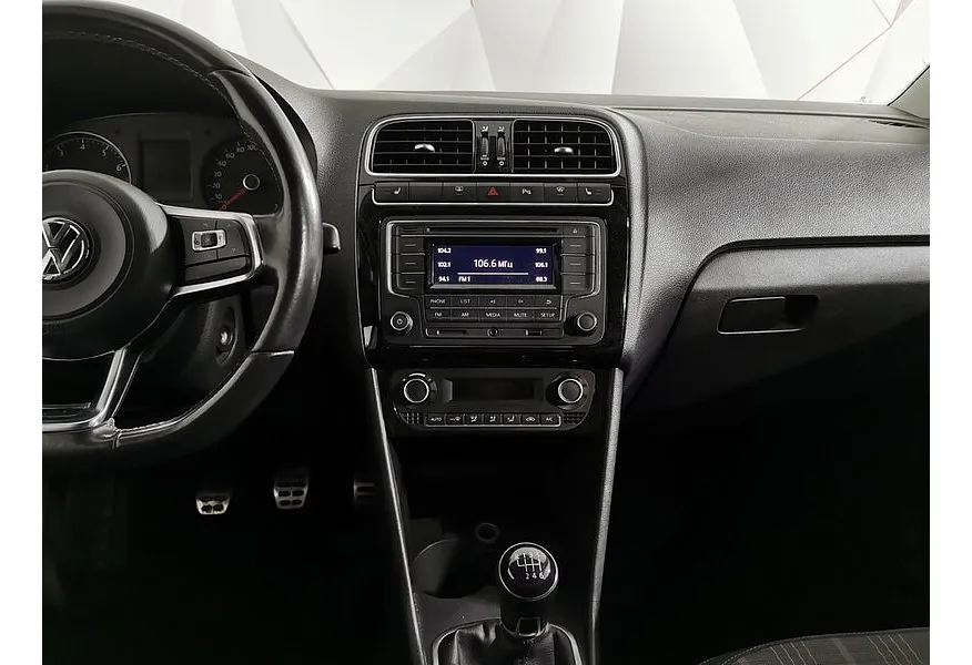 Volkswagen Polo 1.4 TSI MT (125 л.с.) GT Серебристый в АВИЛОН. Слайд №15