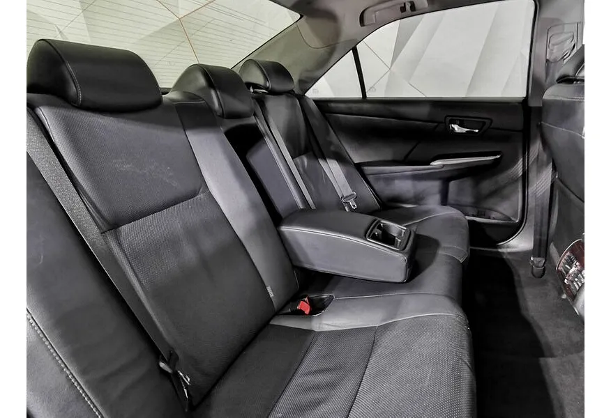 Toyota Camry 2.5 AT (181 л.с.) Белый в АВИЛОН. Слайд №16