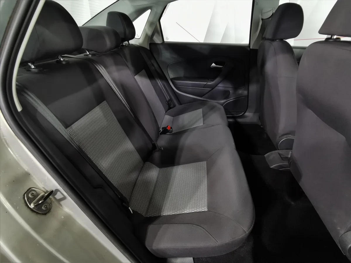 Volkswagen Polo 1.6 Tiptronic (105 л.с.) Comfortline Серебристый в АВИЛОН. Слайд №15