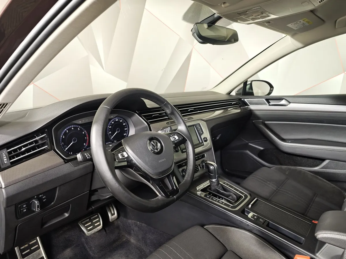 Volkswagen Passat 2.0 TSI BlueMotion DSG 4motion (220 л.с.) Красный в АВИЛОН. Слайд №17