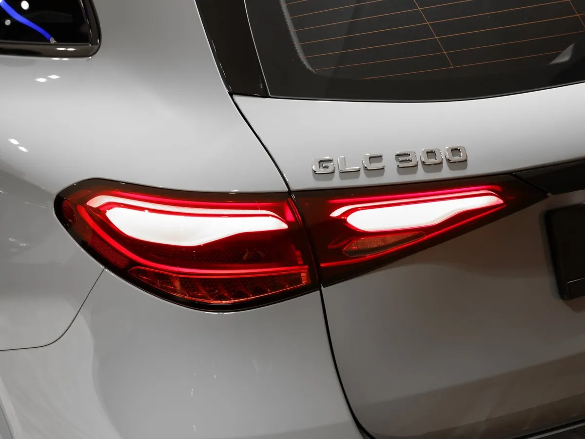 Mercedes-Benz GLC 300 4MATIC 9G-TRONIC (258 л.с.) Серый в АВИЛОН. Слайд №15