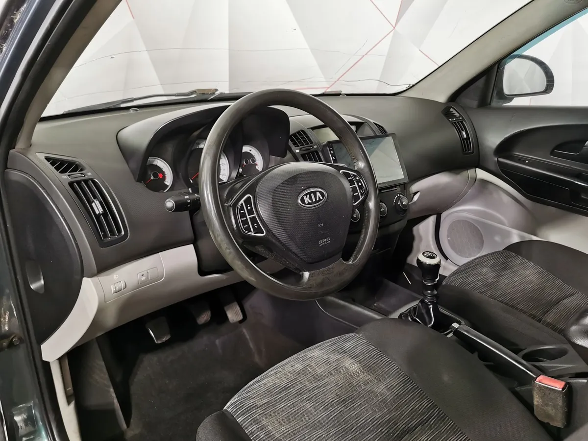 Kia Ceed 1.4 MT (109 л.с.) Зеленый в АВИЛОН. Слайд №18