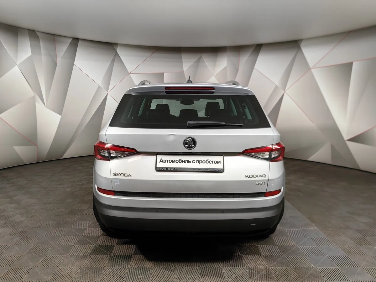Skoda Kodiaq 2.0 TSI DSG 4X4 (180 л.с.) Серебристый в АВИЛОН. Слайд №8