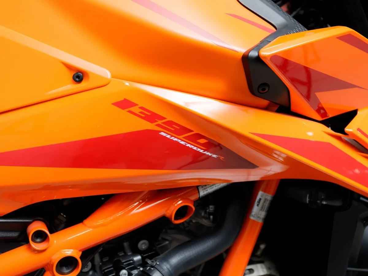 KTM 1390 Super Duke 1350 см³ (190 л.с.) (190) 1350 Оранжевый в АВИЛОН. Слайд №15