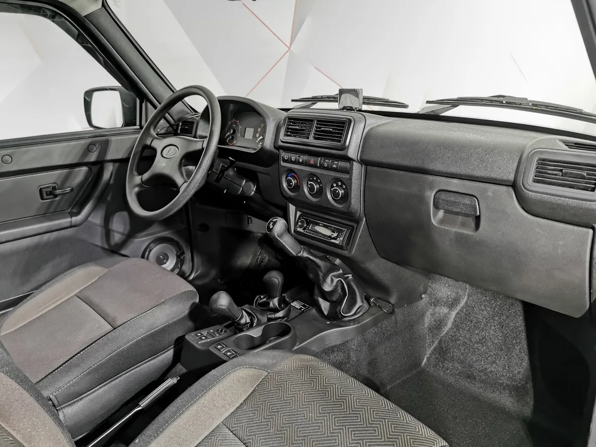 ВАЗ (Lada) 4x4 1.7 MT 8 кл. (83 л.с.) Черный в АВИЛОН. Слайд №12
