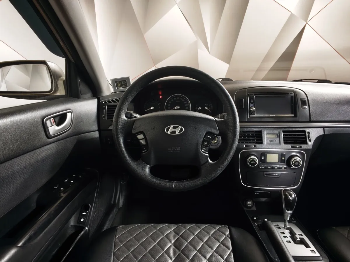 Hyundai Sonata 2.4 AT (174 л.с.) Бежевый в АВИЛОН. Слайд №20