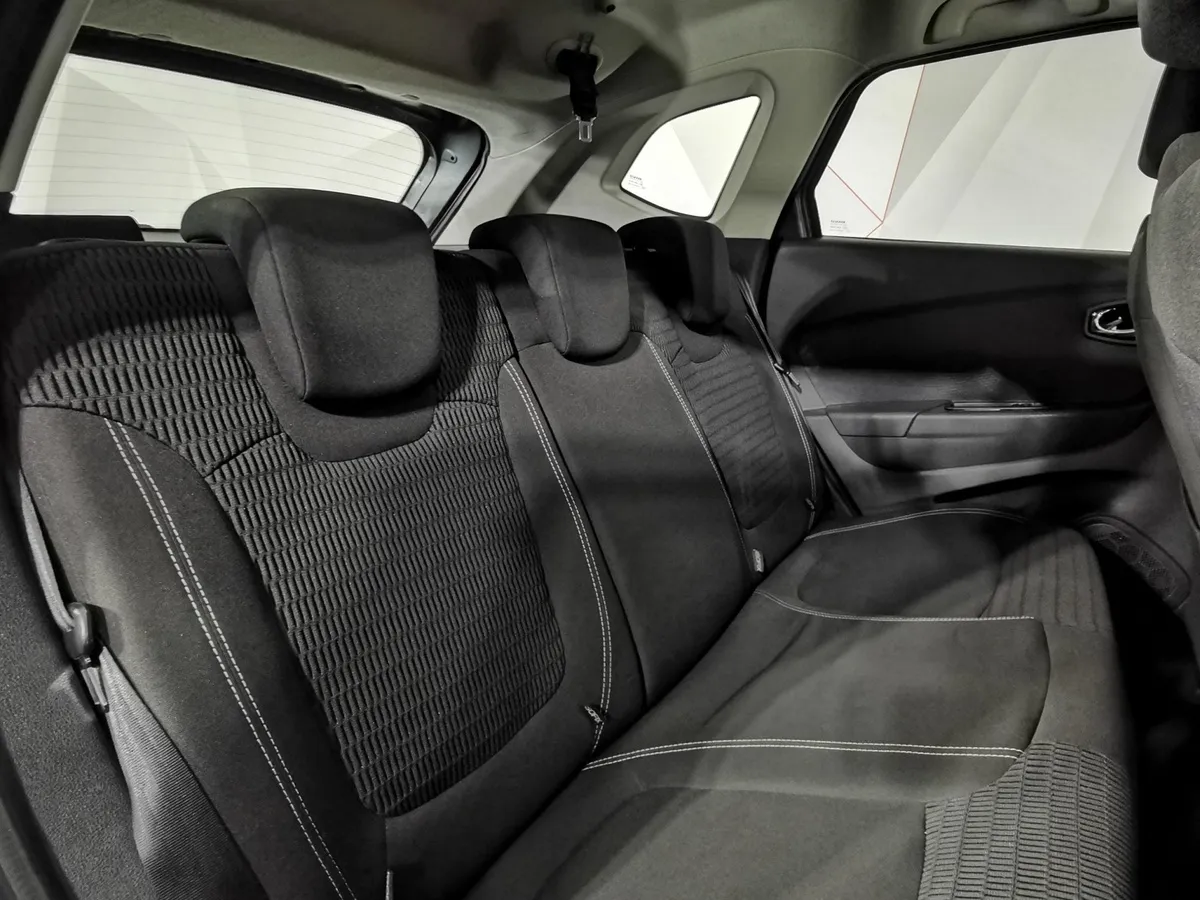 Renault Kaptur 1.6 X-tronic (114 л.с.) Style Серый в АВИЛОН. Слайд №16