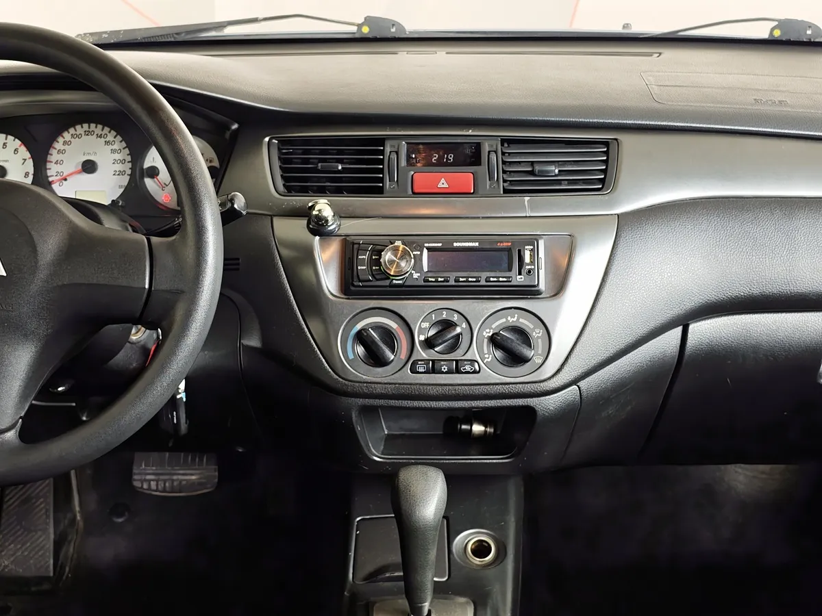 Mitsubishi Lancer 1.6 AT (98 л.с.) Серебристый в АВИЛОН. Слайд №13