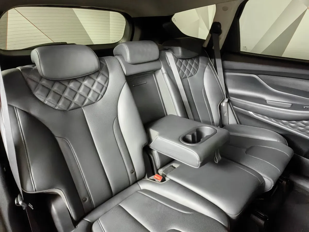 Hyundai Santa Fe 2.2 CRDi AWD 8AT (200 л.с.) Lifestyle Черный в АВИЛОН. Слайд №17