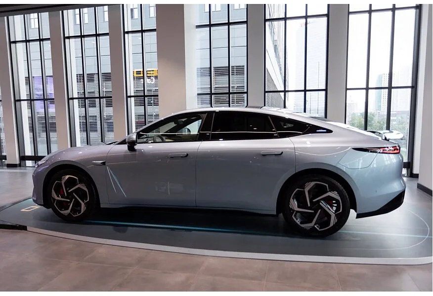 LIVE. Слайд №3