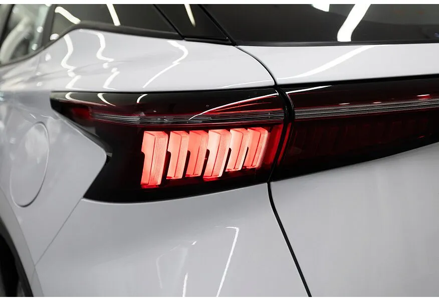 Omoda C5 1.6T DCT 4WD (150 л.с.) Supreme Белый в АВИЛОН. Слайд №12