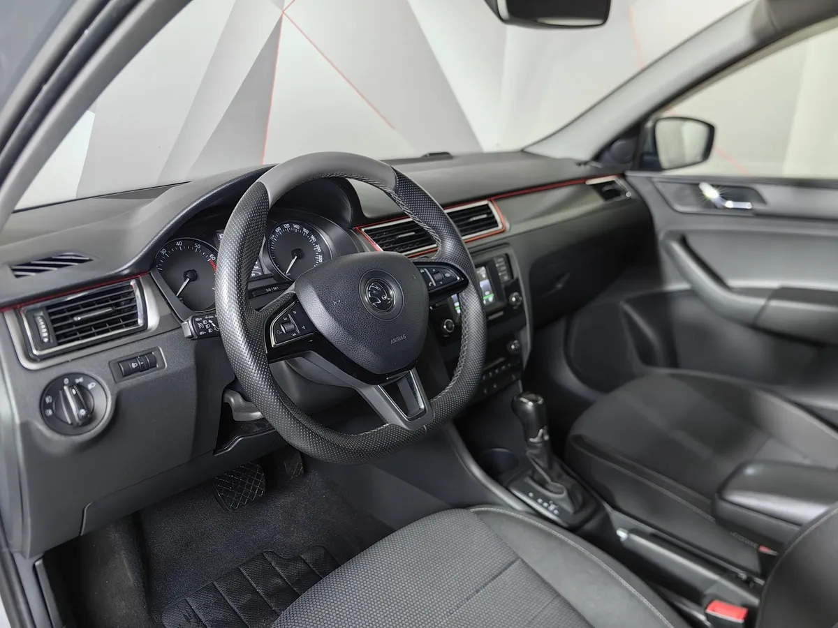 Skoda Rapid 1.6 MT (105 л.с.) Серебристый в АВИЛОН. Слайд №19