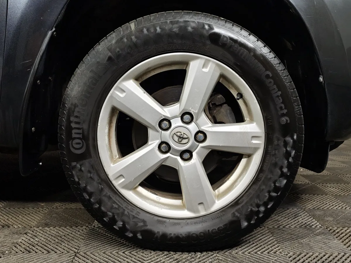 Toyota RAV4 2.0 MT (152 л.с.) Серый в АВИЛОН. Слайд №9