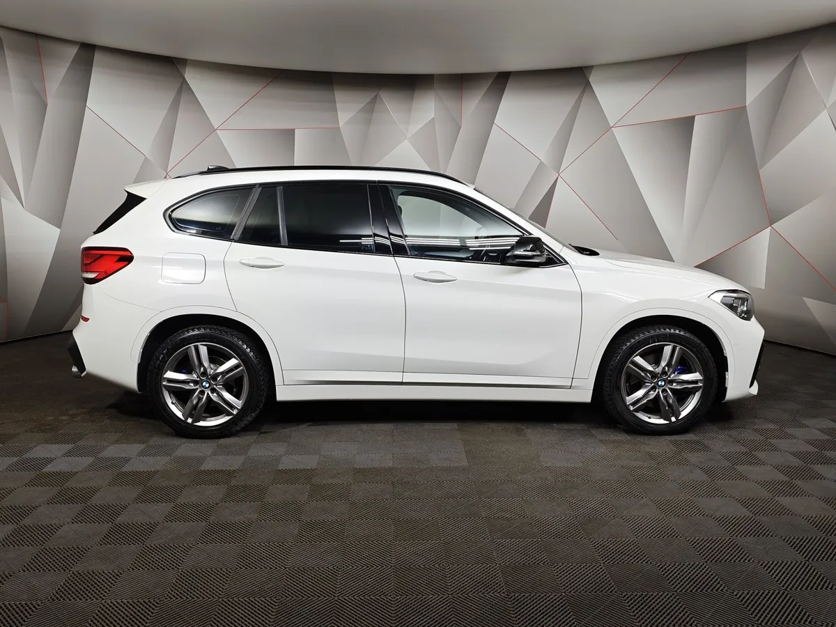 BMW X1 20i xDrive (192 л.с.) M Sport Белый в АВИЛОН. Слайд №6