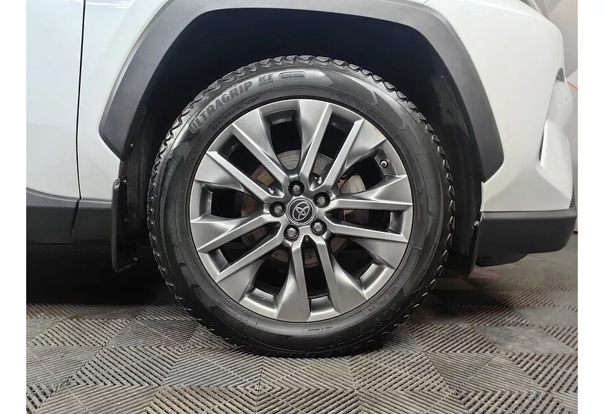 Toyota RAV4 2.5i AT AWD (199 л.с.) Белый в АВИЛОН. Слайд №9