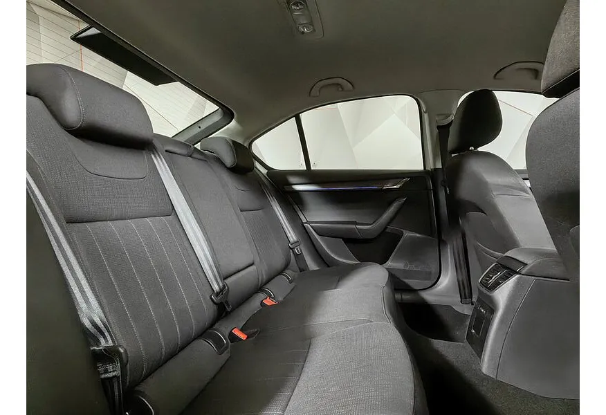 Skoda Octavia 1.8 TSI DSG (180 л.с.) Белый в АВИЛОН. Слайд №16