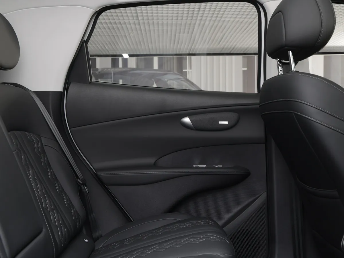 TENET Plus L6 1.5T 6DCT 2WD (147 л.с.) Элегант Белый в АВИЛОН. Слайд №8
