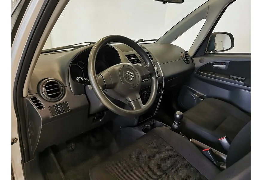 Suzuki SX4 1.6 MT (107 л.с.) Серебристый в АВИЛОН. Слайд №18