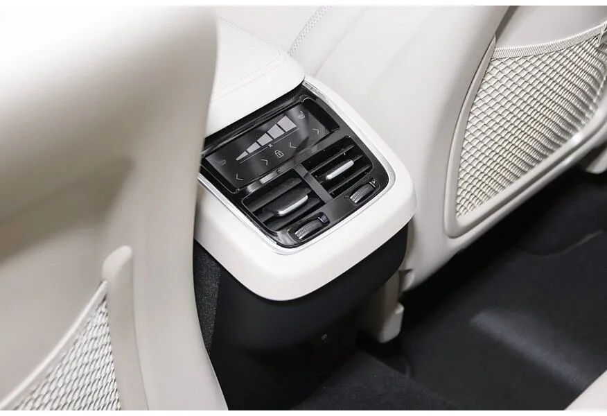 Volvo XC60 2.0 B5 8AT AWD (250 л.с.) Ultra Синий в АВИЛОН. Слайд №18