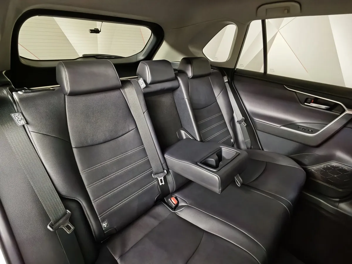 Toyota RAV4 2.5i AT AWD (199 л.с.) Комфорт Белый в АВИЛОН. Слайд №17