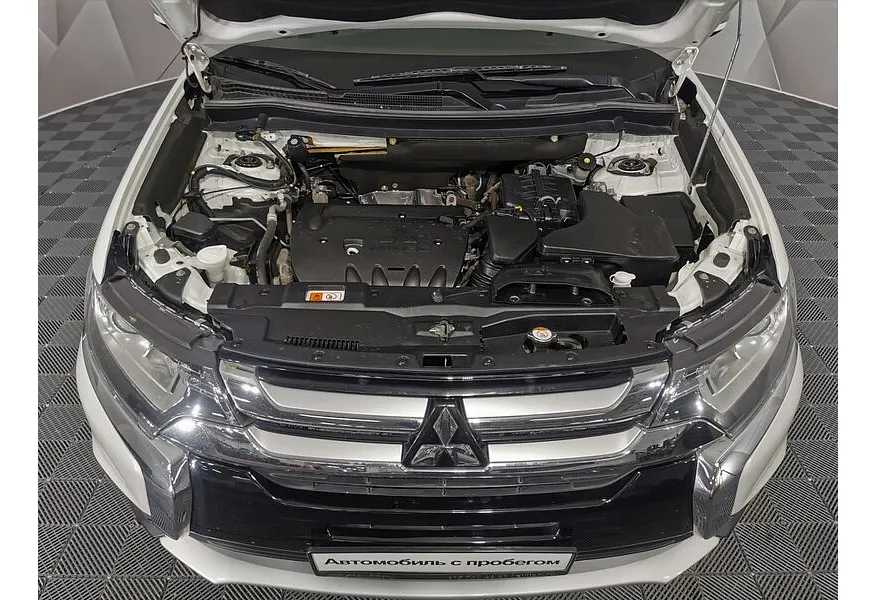 Mitsubishi Outlander 2.0 CVT 4WD (146 л.с.) Белый в АВИЛОН. Слайд №11