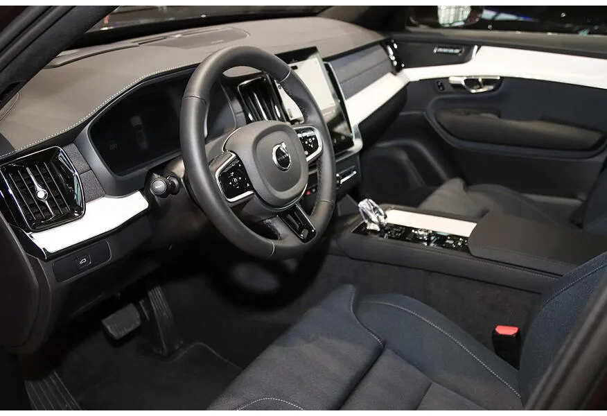 Volvo XC90 2.0 B5 mild hybrid AT AWD (7 мест) (250 л.с.) Ultra Красный в АВИЛОН. Слайд №3