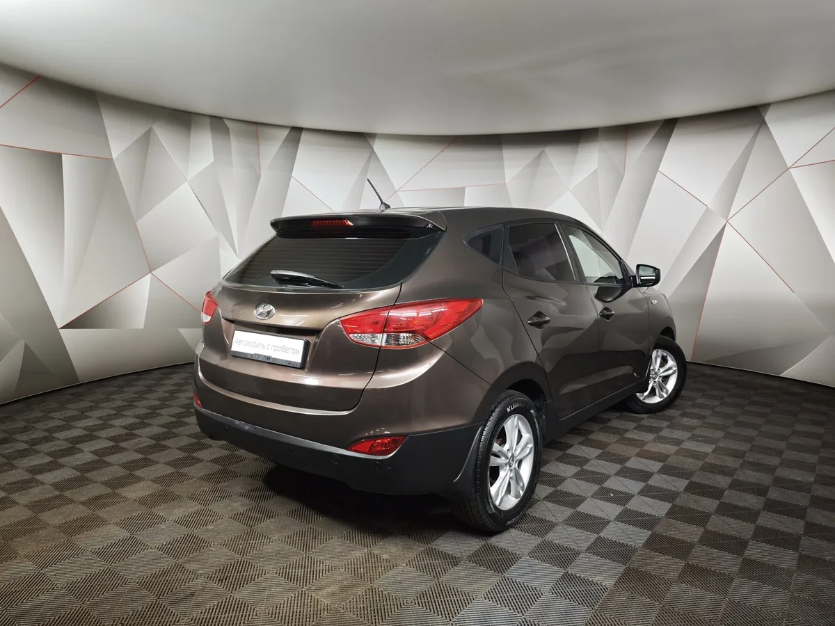 Hyundai ix35 2.0 MT 2WD (150 л.с.) Classic Коричневый в АВИЛОН. Слайд №2