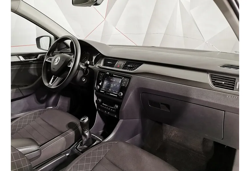 Skoda Rapid 1.6 MT (90 л.с.) Белый в АВИЛОН. Слайд №13