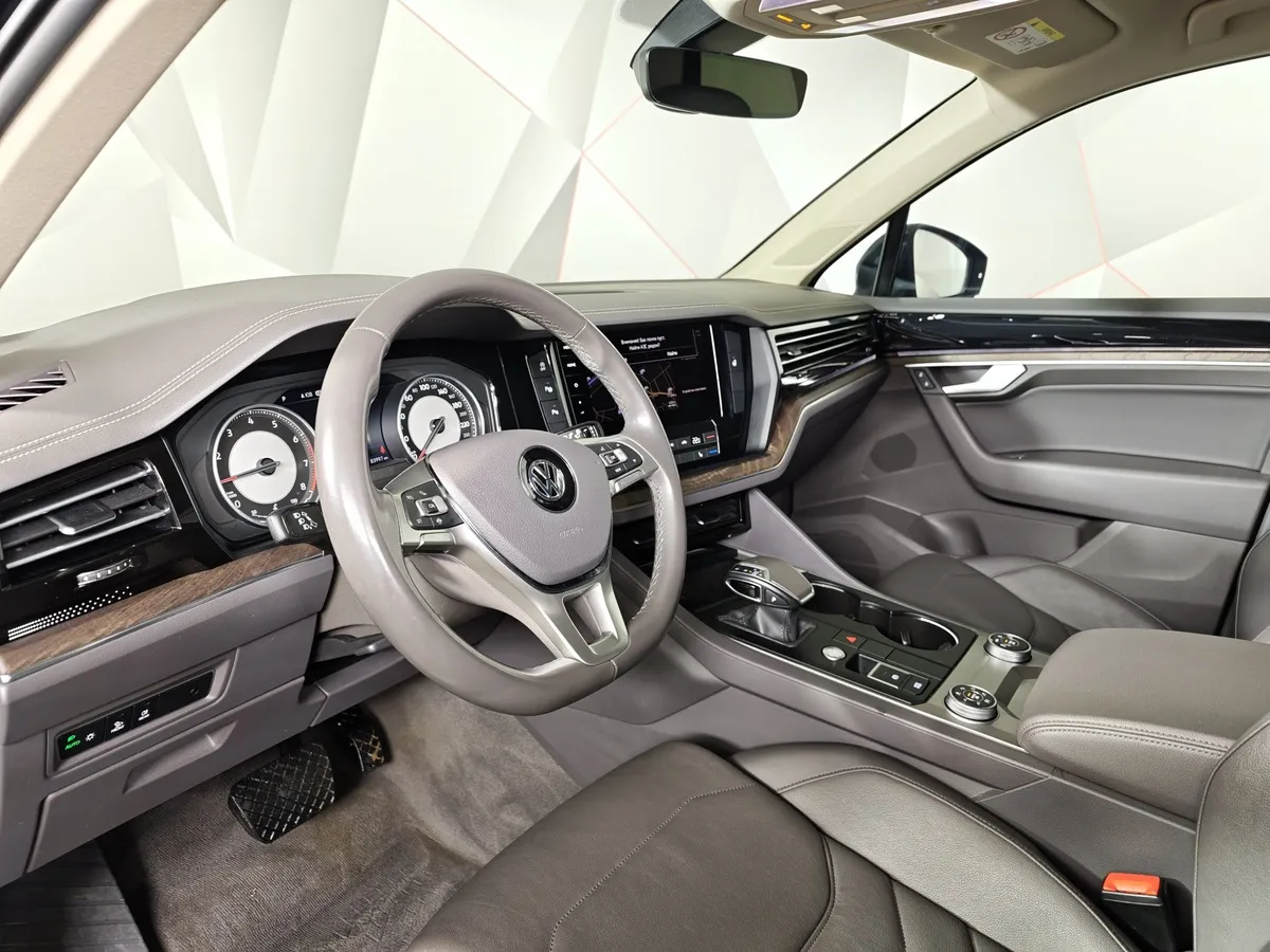 Volkswagen Touareg 2.0 TSI Tiptronic 4Motion (249 л.с.) Business Черный в АВИЛОН. Слайд №19