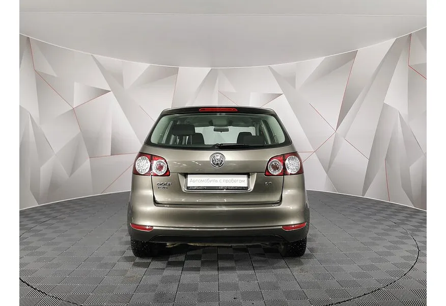 Volkswagen Golf 1.6 MT (102 л.с.) Trendline Коричневый в АВИЛОН. Слайд №8