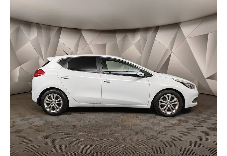 Kia Ceed 1.6 CRDi AT (115 л.с.) Белый в АВИЛОН. Слайд №6