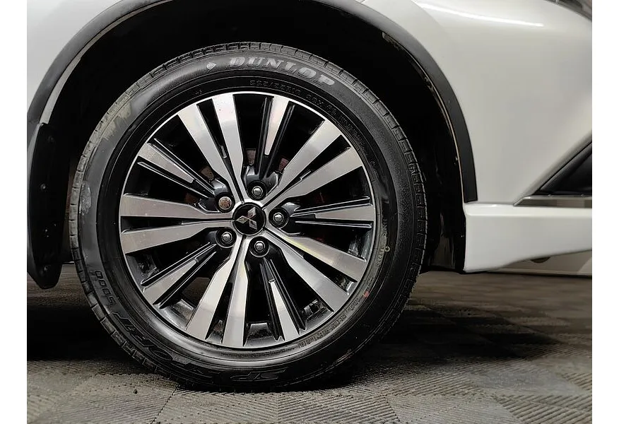 Mitsubishi Outlander 2.0 CVT (146 л.с.) Invite Белый в АВИЛОН. Слайд №9