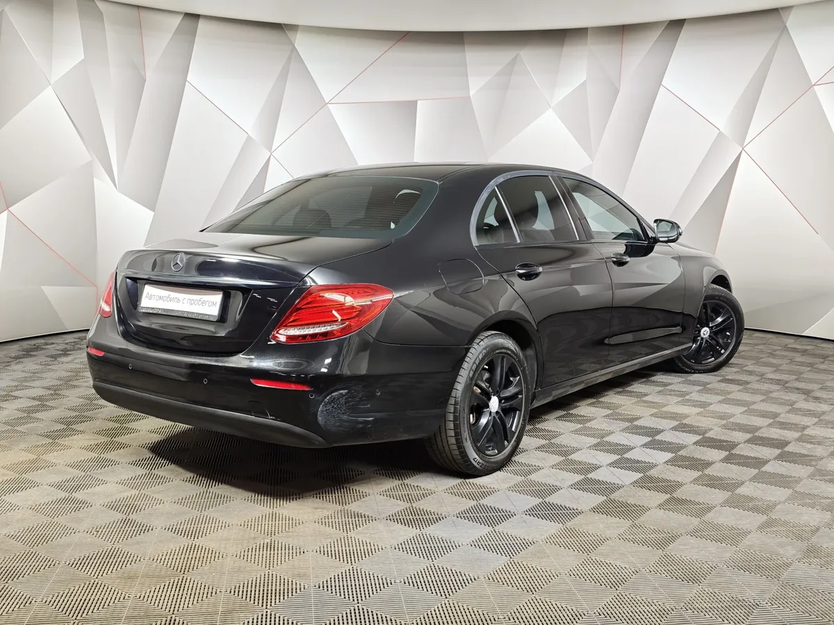 Mercedes-Benz E-Класс E 200 9G-TRONIC (197 л.с.) Черный в АВИЛОН. Слайд №2