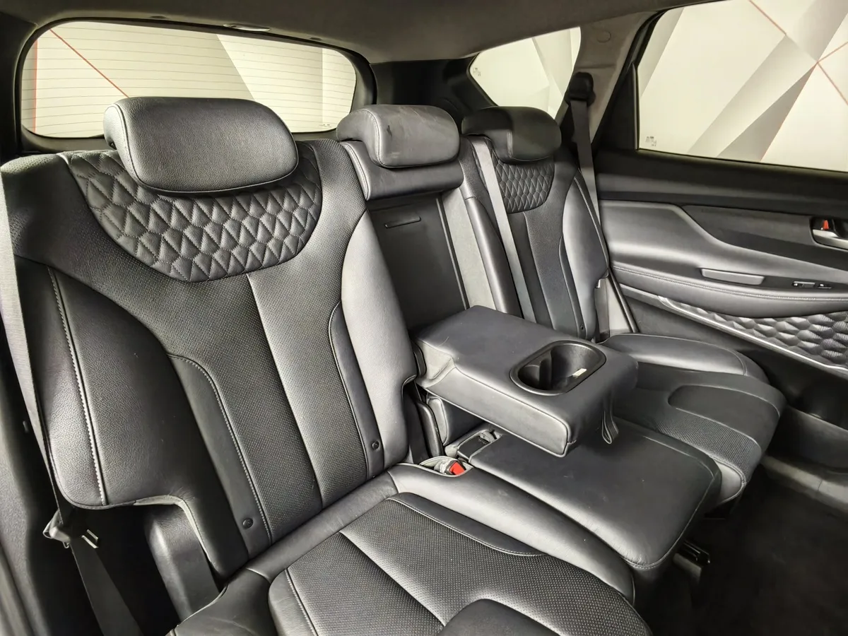 Hyundai Santa Fe 2.4 (188 л.с.) - 6AT Premier Серебристый в АВИЛОН. Слайд №16