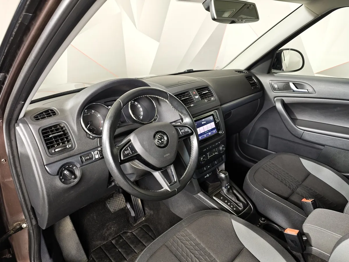 Skoda Yeti 1.6 AT (110 л.с.) Коричневый в АВИЛОН. Слайд №19