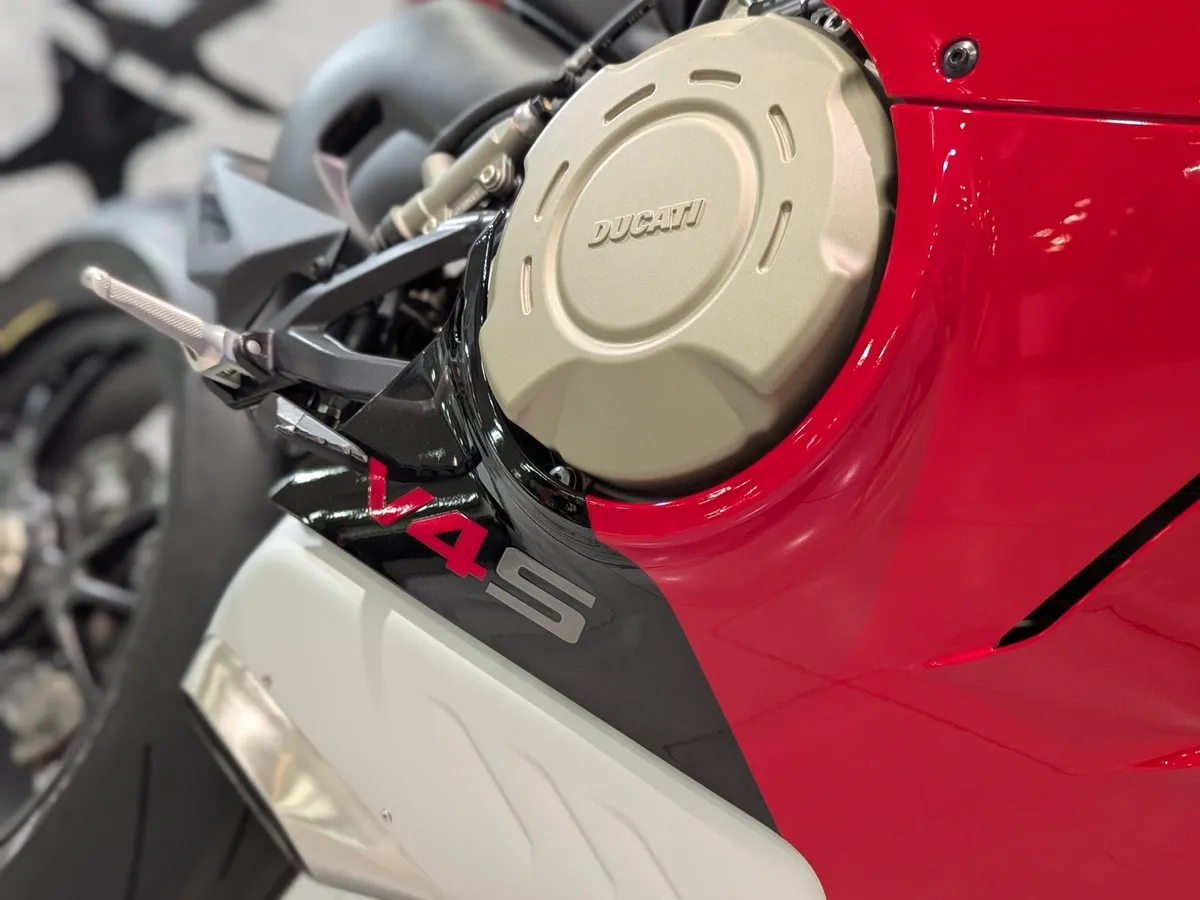 Ducati Panigale V4 1100 см³ (214 л.с.) 1103 Красный в АВИЛОН. Слайд №7