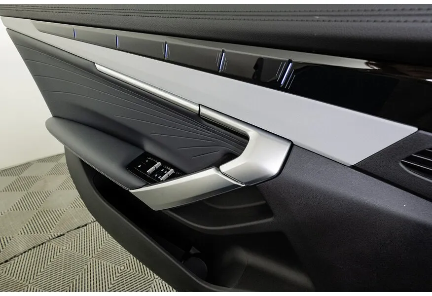 Geely Atlas 2.0T AT 4WD (200 л.с.) Flagship Серебристый в АВИЛОН. Слайд №17