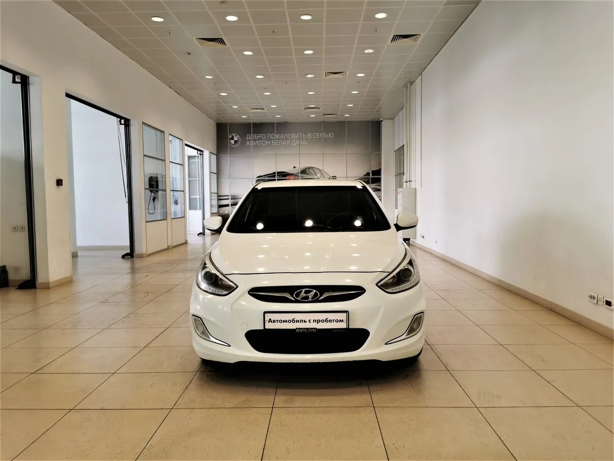 Hyundai Solaris 1.6 MT (123 л.с.) Comfort Белый в АВИЛОН. Слайд №7